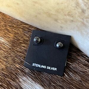 Sterling Silver 4mm Navajo pearl earrings